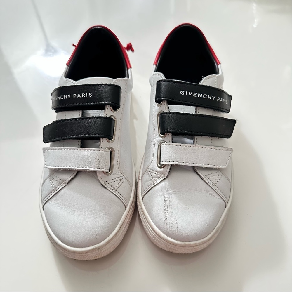 Givenchy kids sneakers size 33 (European)